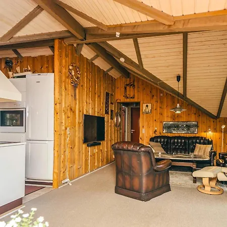 6 Person In Oksbol-by Traum